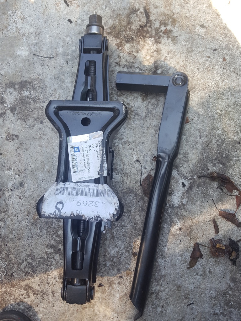 Cric si Cheie Roti Opel Astra J an 2011