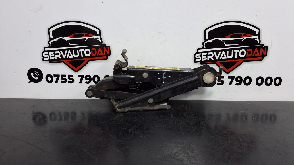 Cric Volkswagen Polo 4 (2001-2005) 1.4 Motorina 2004, 357011031B