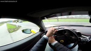 Cu 290 km/h intr-un Ferrari 458 Italia pe autostrada