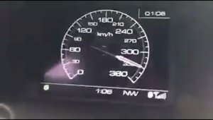 Cu 330 km/h pe drumurile publice la bordul unui Ferrari de 780 CP