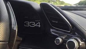 Cu 341 km/h pe drumurile publice la bordul unui Ferrari