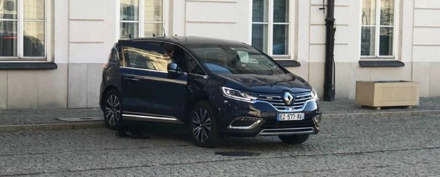 Cum a ramas presedintele Frantei in drum. Renault-ul blindat s-a stricat si nu a mai vrut sa porneasca