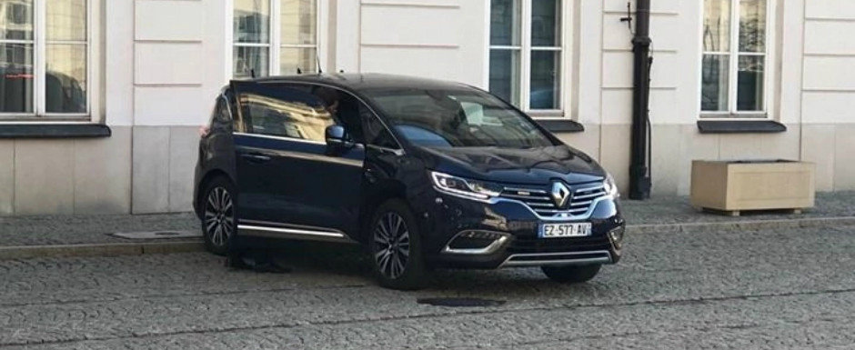 Cum a ramas presedintele Frantei in drum. Renault-ul blindat s-a stricat si nu a mai vrut sa porneasca Cum a ramas presedintele Frantei in drum. Renault-ul blindat s-a stricat si nu a mai vrut sa porneasca