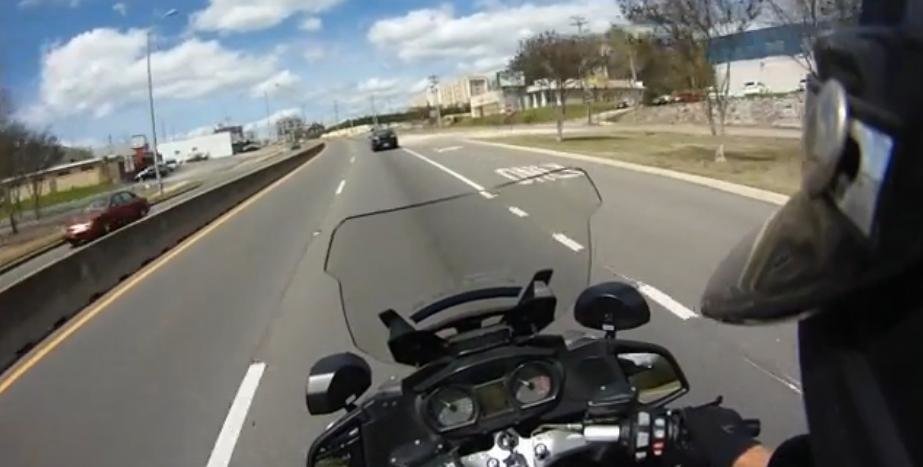Cum arata o urmarire a politiei din SUA pe motocicleta Cum arata o urmarire a politiei din SUA pe motocicleta