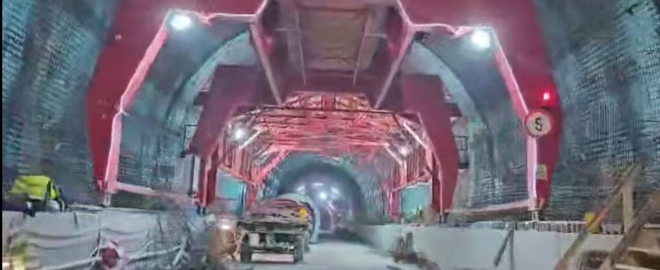 Cum arata primul tunel forat pe o autostrada din Romania. Autoritatile spun ca este "aproape finalizat" Cum arata primul tunel forat pe o autostrada din Romania. Autoritatile spun ca este "aproape finalizat"