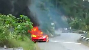 Cum arata un Ferrari 458 Italia in flacari