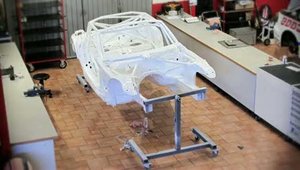 Cum construiesti un BMW Z4 GT3 in 600 ore