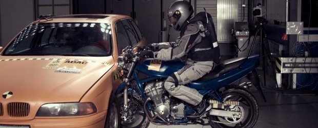 Cum functioneaza vesta cu airbag Dainese pentru motociclisti