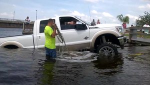 Cum sa arunci la gunoi o camioneta noua Ford din cauza ca ai uitat sa tragi frana