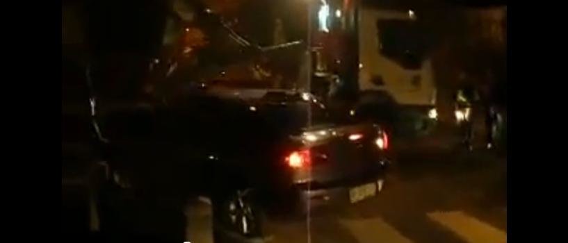 Cum sa NU reactionezi cand ti se ridica masina: lupta dintre o Mazda si bratul de tractare Cum sa NU reactionezi cand ti se ridica masina: lupta dintre o Mazda si bratul de tractare