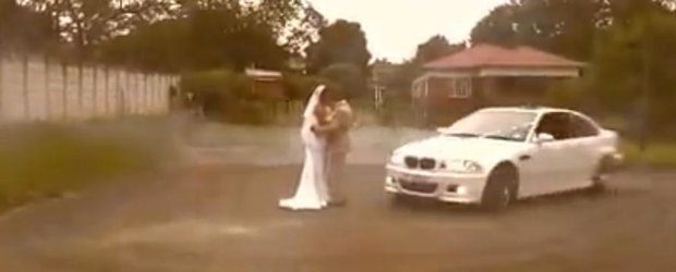 Cum sarbatoresc fanii BMW casatoria: cu cerculete si drifturi in jurul miresei