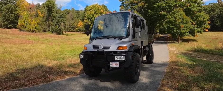 Cum se conduce un MERCEDES UNIMOG. Video de la volanul masinii pentru care off-road-ul nu mai are secrete