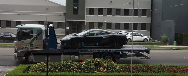 Cum se despacheteaza un McLaren: tipul asta ne arata cum e sa primesti un McLaren 675LT