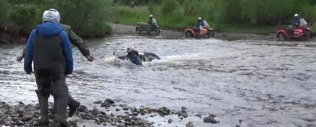Cum se trece un rau din Rusia la bordul motocicletelor nemuritoare Ural
