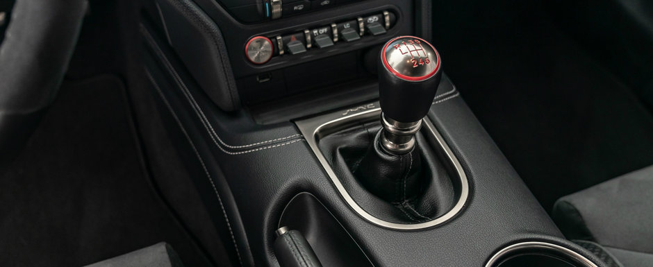 Cumpara unul pana nu este prea tarziu. Muscle car-ul cu motor V8 si cutie manuala va fi scos din productie Cumpara unul pana nu este prea tarziu. Muscle car-ul cu motor V8 si cutie manuala va fi scos din productie