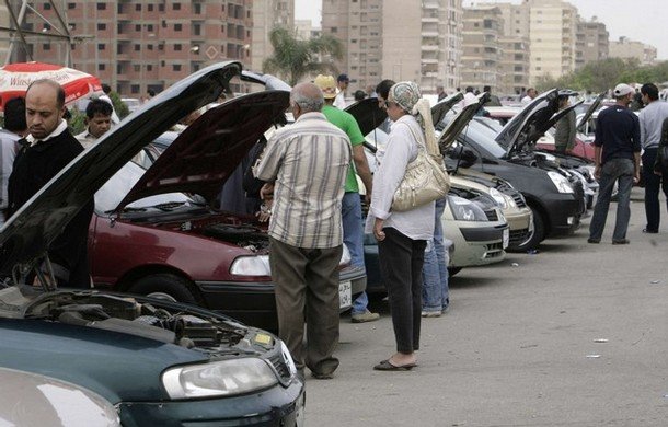 Cumpararea unei masini: anunturi online vs. targ auto