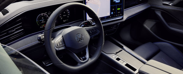 Cumperi una si mergi gratis. Cea mai noua masina de la Volkswagen are 272 de cai sub capota, dar nu consuma decat 0.4 la suta