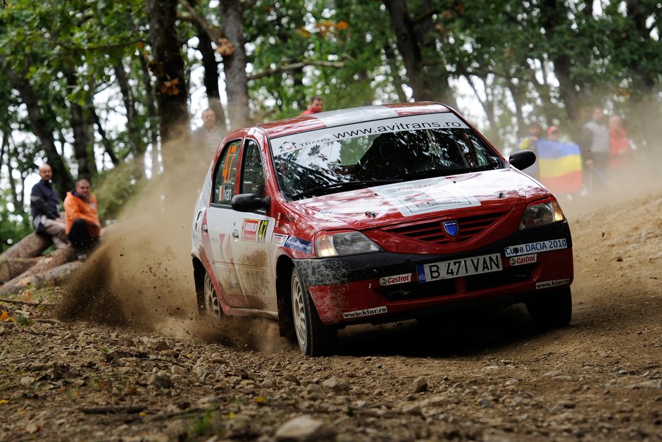 Cupa Dacia isi organizeaza podiumul la Raliul Iasiului Cupa Dacia isi organizeaza podiumul la Raliul Iasiului