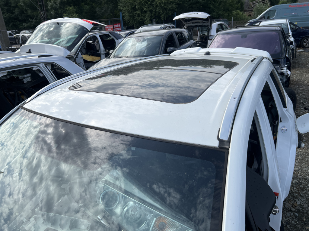 Cupola cu panorama Suzuki Vitara 1.6 Benzina 2018, -
