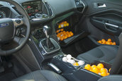 Curiozitatea Zilei: Cate mingi de ping-pong incat intr-un Ford Escape