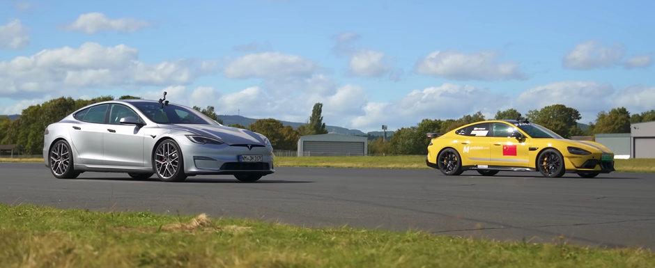 Cursa Anului 2025: Noul Xiaomi SU7 Ultra de 1548 CP provoaca Tesla Model S Plaid la duel Cursa Anului 2025: Noul Xiaomi SU7 Ultra de 1548 CP provoaca Tesla Model S Plaid la duel
