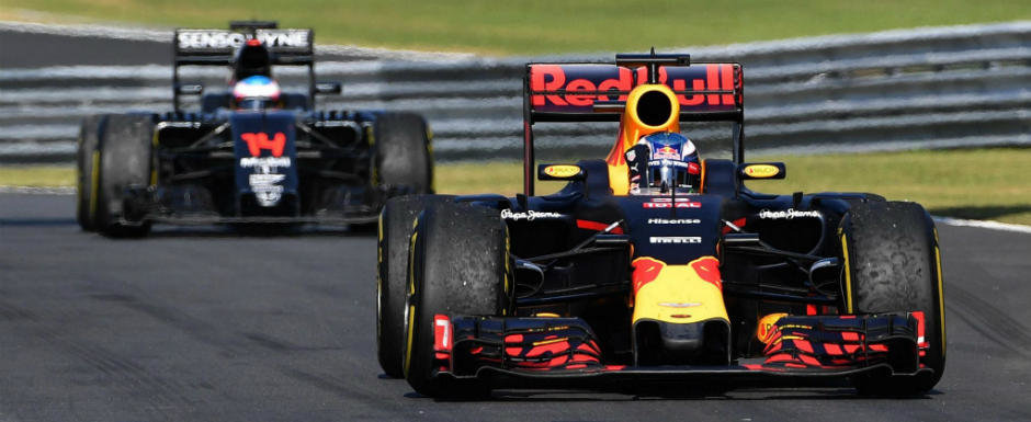 Cursa tensionata in Malaezia: Ricciardo a castigat la Sepang, iar Hamilton si Vettel au abandonat