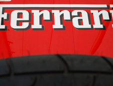 Curse cu masini Ferrari pe