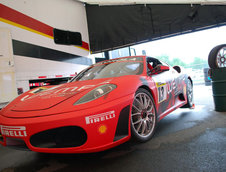 Curse cu masini Ferrari pe