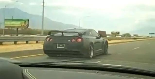 Curse de strada: Nissan GT-R de 750 cp vs. Ferrari 458 Italia Curse de strada: Nissan GT-R de 750 cp vs. Ferrari 458 Italia