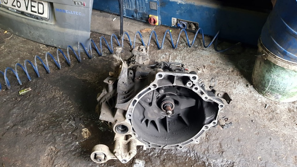 Cutie de viteza Mazda 6 motor 2000cm diesel 2006