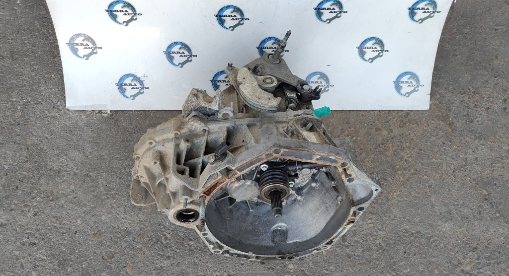 Cutie de viteze 8200793334 Nissan Qashqai 1.5 DCI an fab. 2006 - 2013