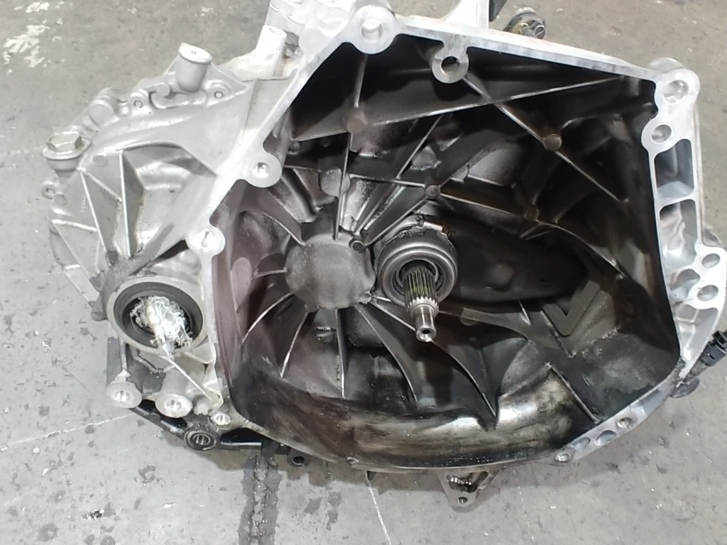 Cutie de viteze manuala 1.5d s5 mazda cx-3 6th0216856 lw f5 c6570