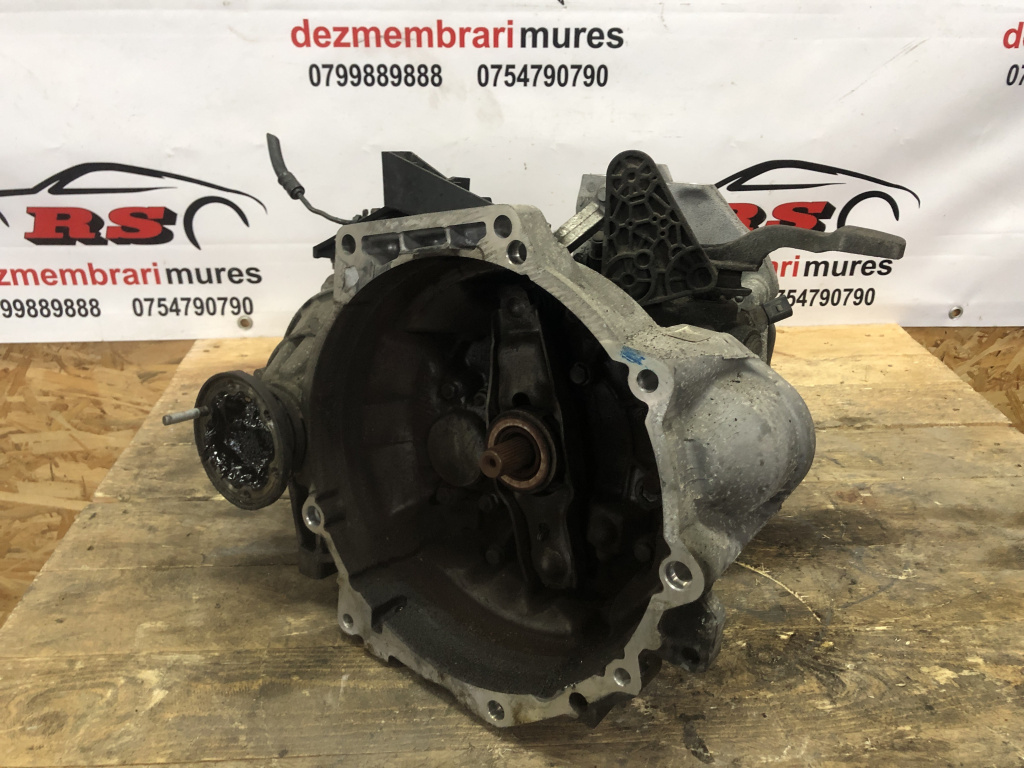 Cutie de viteze manuala VW Golf 6 1.6 TDI HB sedan 2012 (LUB)