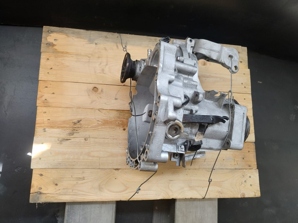 Cutie de viteze VW golf 3 Caddy, Polo, 1.3, 1.4 - COD 085301103C