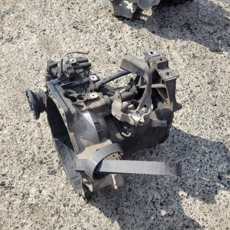 Cutie De Viteze Vw Golf 4 1997-2004 1.9 Tdi Axr Motorina 5 Plus 1 Manuala 1J07110510, 1J0711046F
