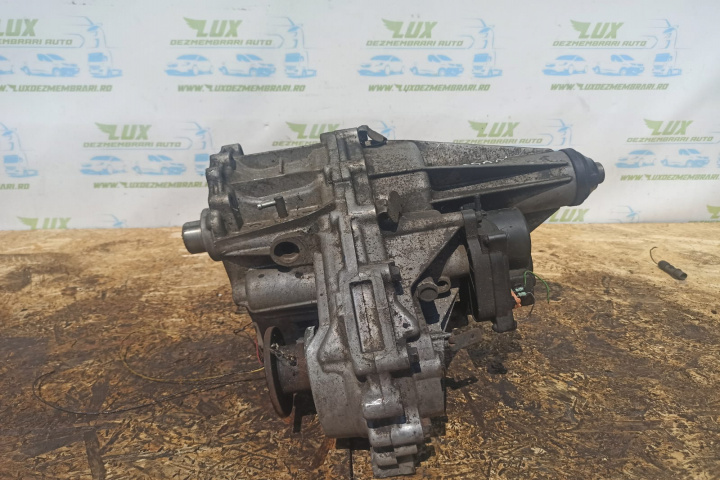 Cutie transfer 2.5 DCI cu un mic defect Nissan Navara D40 [2005 - 2010]