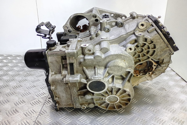 Cutie viteza 1.5 benzina UUF Volkswagen VW Golf 8 [2020 - 2024]