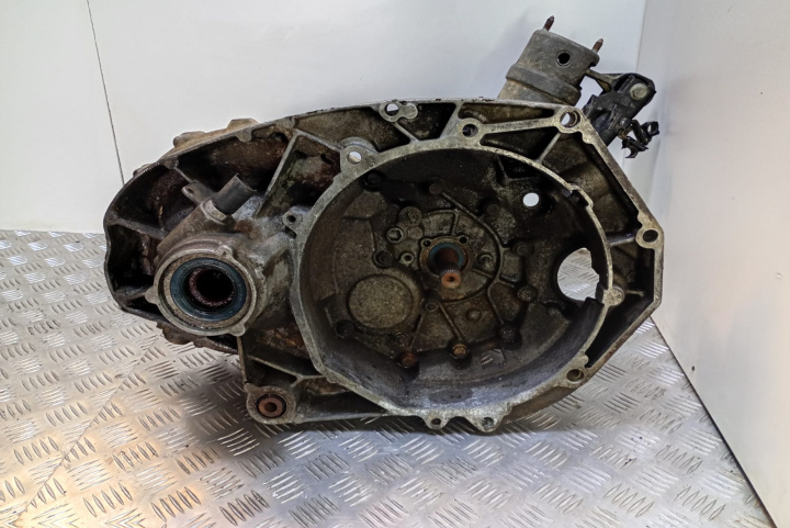 Cutie viteza 5 trepte, 2.5 tdi 102 cp DXZ Volkswagen VW Transporter T4 [1990 - 2003]