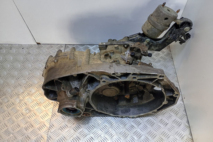 Cutie viteza 5 trepte, 2.5 tdi 102 cp DXZ Volkswagen VW Transporter T4 [1990 - 2003]