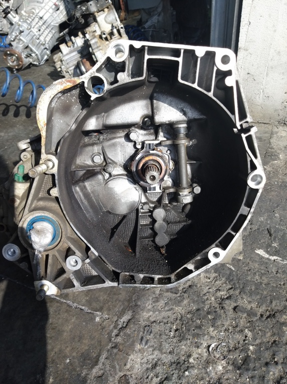 Cutie viteze 1.3 d multijet 188a9000 fiat punto 3 69 cp