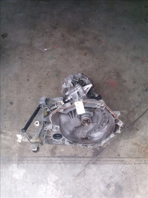 Cutie viteze 1.8 B OPEL CORSA C an fabr.2004