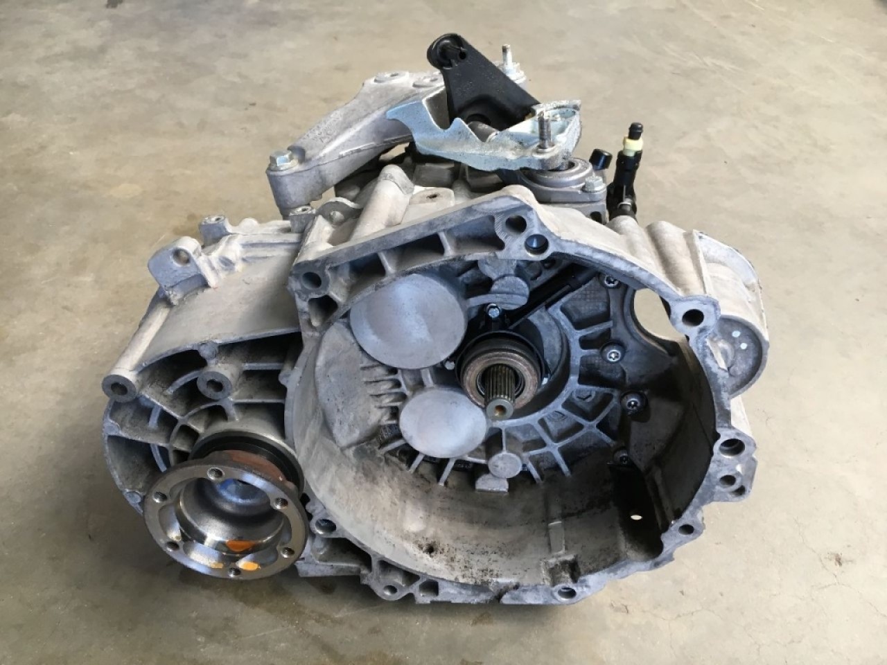 Cutie viteze 6 trepte cod kxz vw passat b6 2.0 tdi cbbb 170 cai