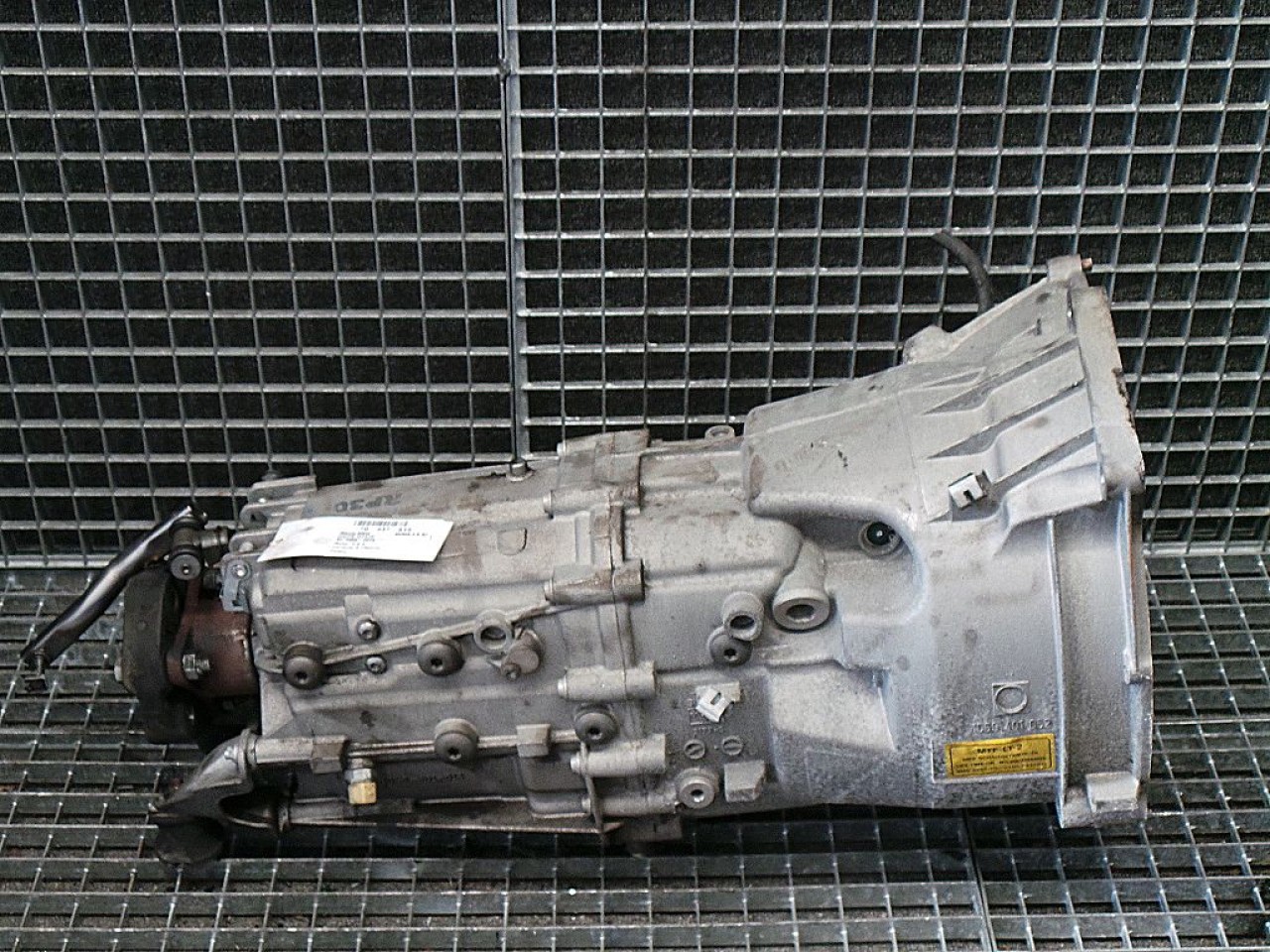 CUTIE VITEZE BMW SERIA 1 E 87 2.0 D - (2