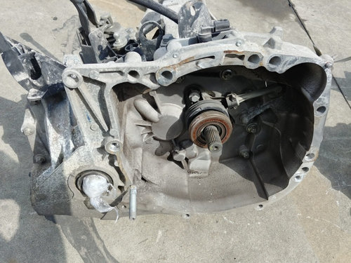 Cutie viteze manuala 1.2 b d4f d4fd740 renault clio 4 euro 5 320106671r jh3
