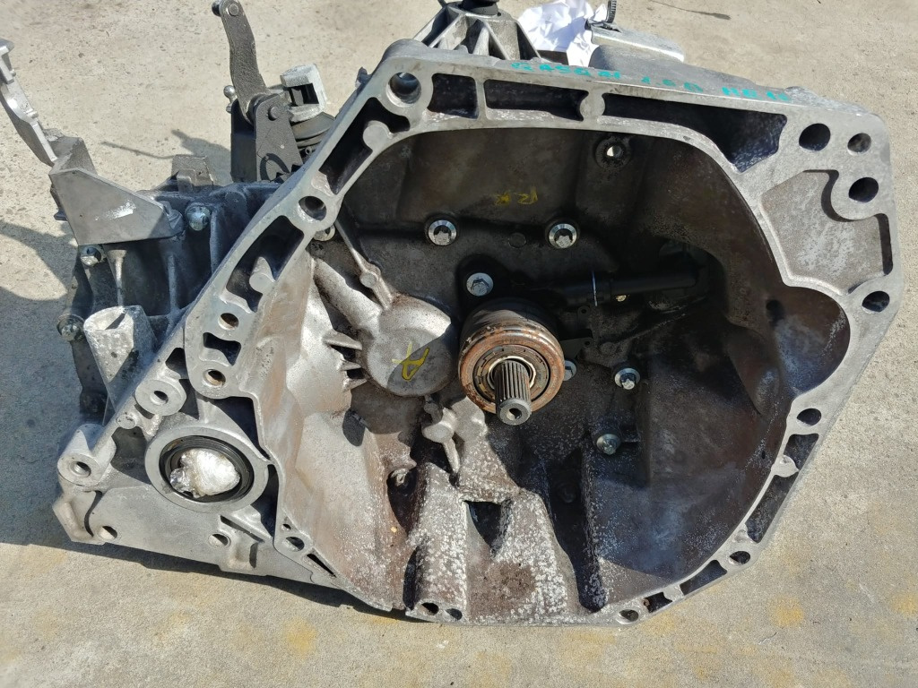 Cutie viteze manuala 1.6 b hr16 nissan qashqai j10 jrq 8200367222