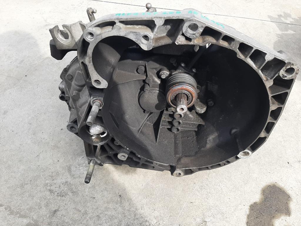 Cutie viteze manuala 1.6b ar32104 alfa romeo 147