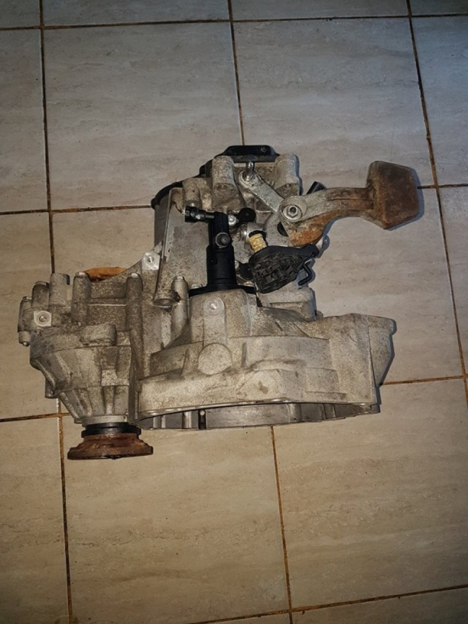 Cutie viteze manuala 5 trepte cod jcr vw golf 5 1.9 tdi