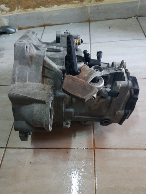 Cutie viteze manuala 5 trepte cod jcr vw jetta III 1.9 tdi 105 cai