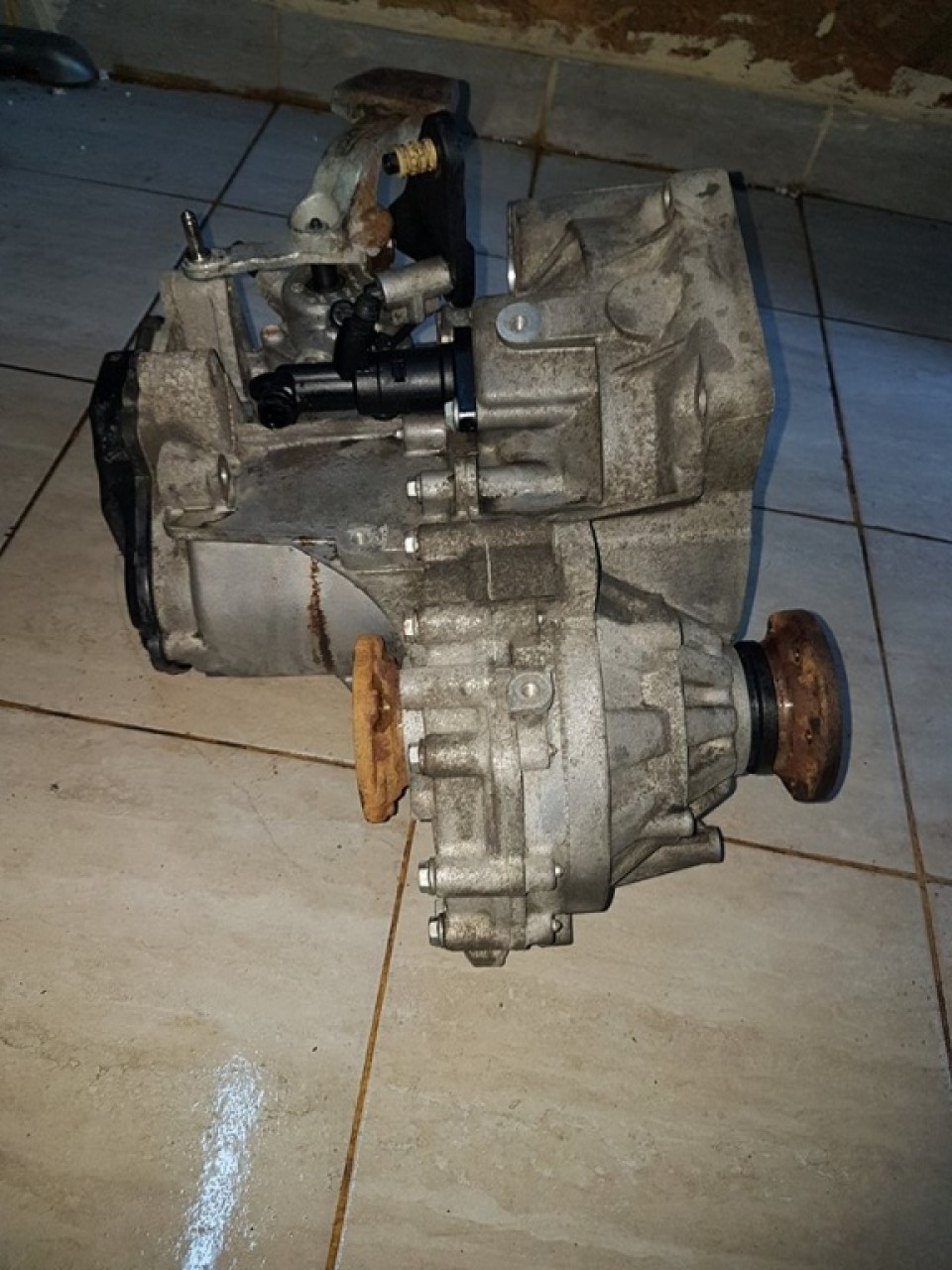 Cutie viteze manuala 5 trepte cod kbl audi a3 8p facelift 1.6 tdi cay 105 cai