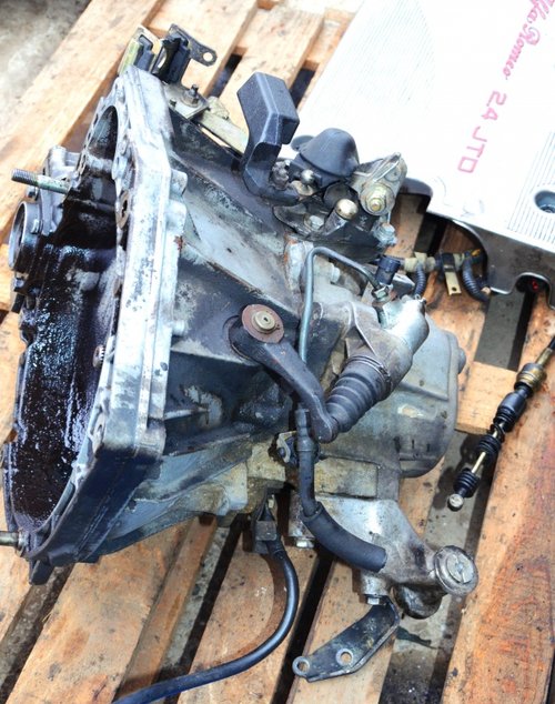 CUTIE VITEZE MANUALA ALFA ROMEO 156 2.4 JTD 100KW 136CP 2001